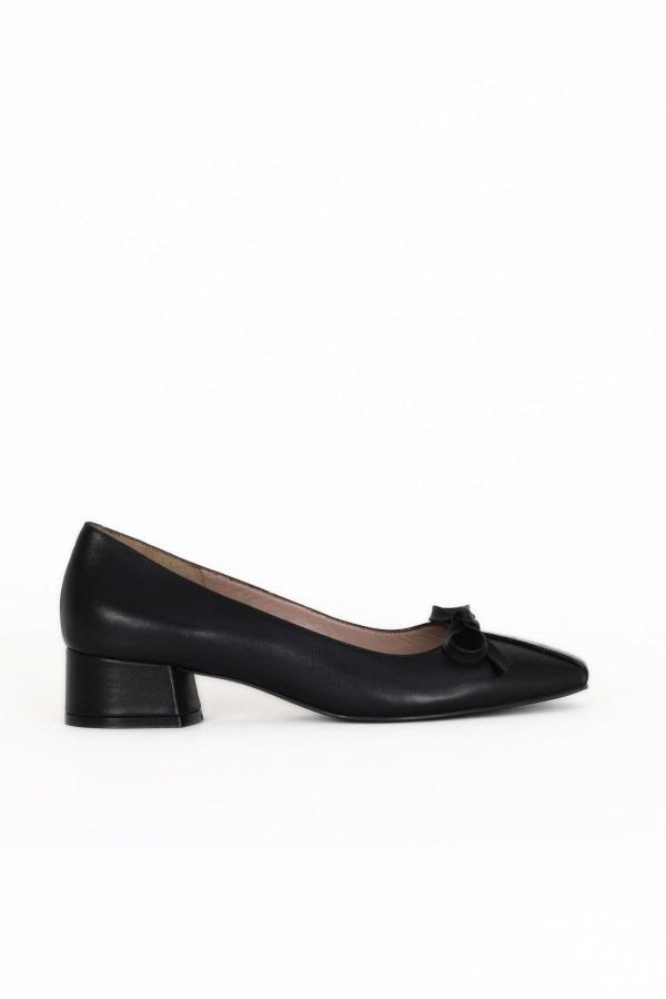 BLACK LOW HEEL WOMEN