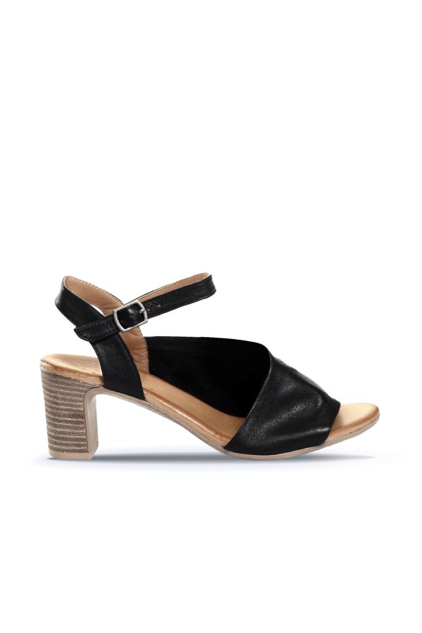 BLACK SANDALS WOMEN